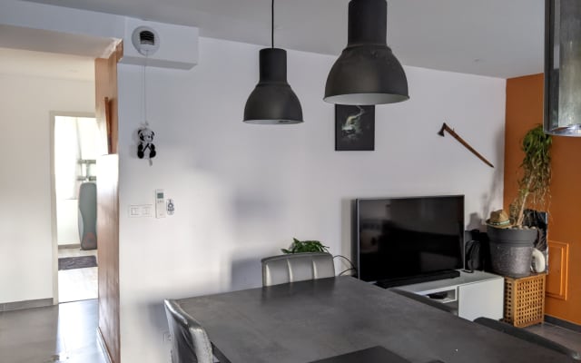 Room for 2 adults - 5 min away from metro/tram