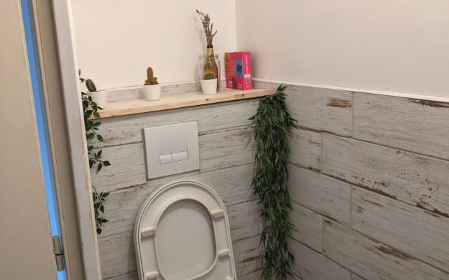 Room for 2 adults - 5 min away from metro/tram