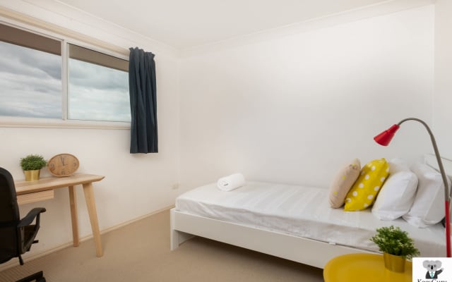 Townhouse 3-bed 2-bath Free Parking