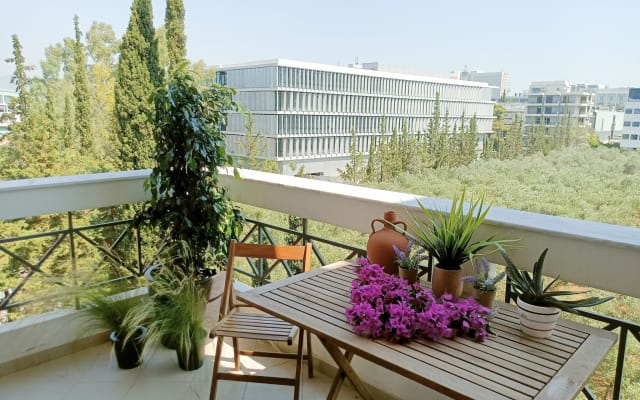 CASA MYRIAM (Elegante suite con vista su Marousi, parcheggio privato)