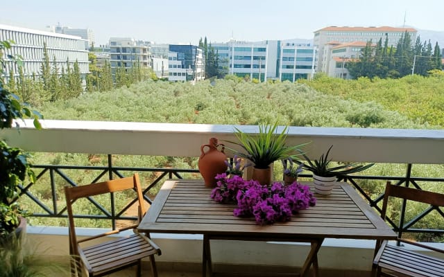 CASA MYRIAM (Elegante suite con vista su Marousi, parcheggio privato)