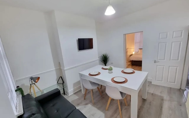 NEW Perfect Relaxed 4BR- Pool and more near Centre