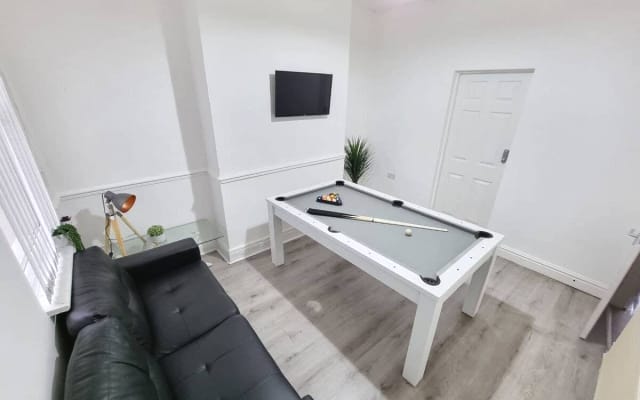 NEW Perfect Relaxed 4BR- Pool and more near Centre
