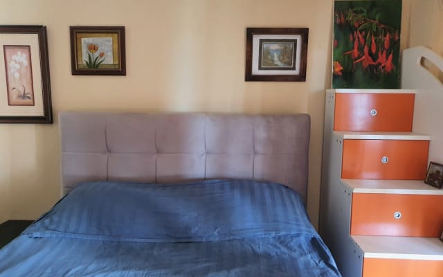 Bello studio di fronte alla spiaggia