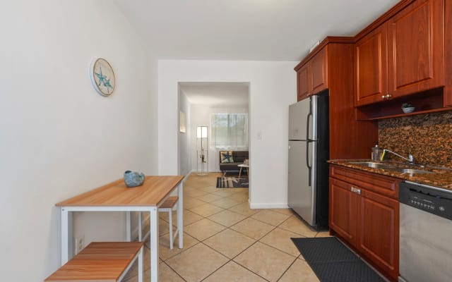 Beach vibes centrally located unit near Brickell, downtown Miami