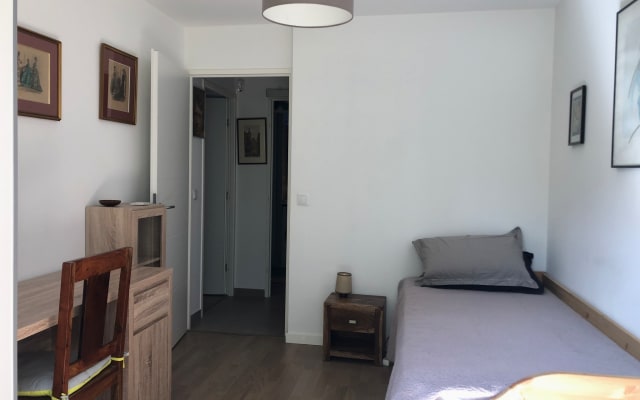 room for rent in shared apartment