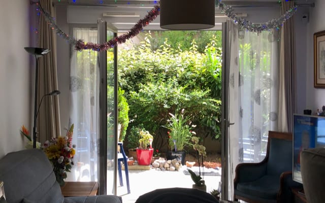 room for rent in shared apartment