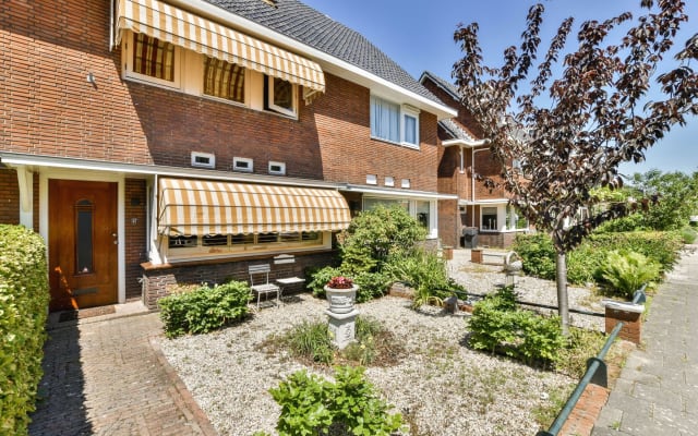 Large house with sunny garden, very close to Amsterdam and the beach