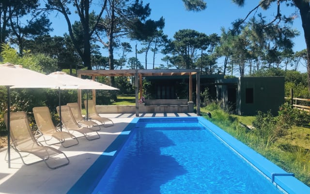 ApartMG 2pax Wi FI, DTV, Alarma, Piscina, Split, Parrilla, Jardin