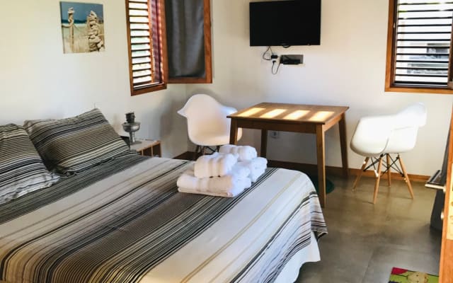 ApartMG 2pax Wi FI, DTV, Alarma, Piscina, Split, Parrilla, Jardin