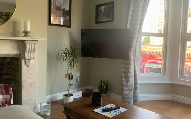 Double Room in a Charming Victorian Conversion Flat