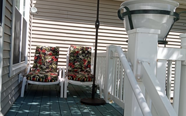 PRIVATE HOT TUB AT BOARDWALK IN SAFE GAY FRIENDLY NEIGHBORHOOD!