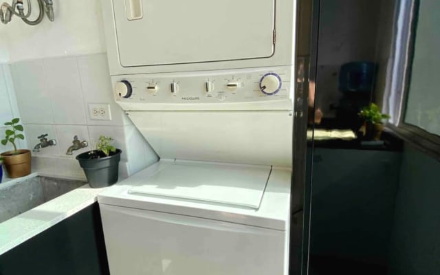 Bom quarto privado - óptima localização - Foto 7