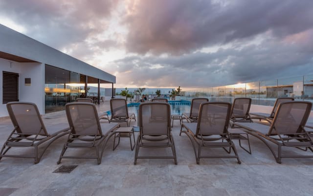1BR Apt in Number 1 location IPANA 3 rooftop pools gym and rooftop bar with ocean view - Photo 10