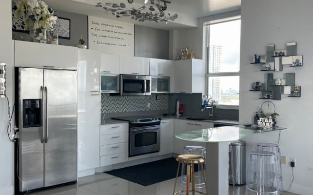 Loft style  sharing condo u get private bedroom loft and private bath - Picture 8