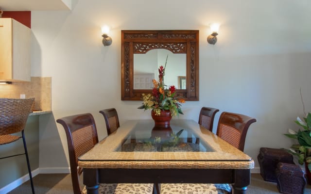 Hermosa unidad de 2 dormitorios, privada, con vista al mar en Maui...