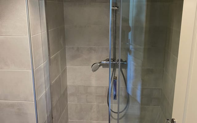 Chambre dans maison à 10 minutes de CAEN avec salle de bain privée