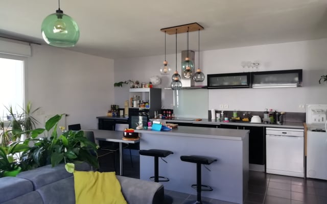 Alex et Renos Inserat auf misterb&b - Cuisine ouverte sur salon
