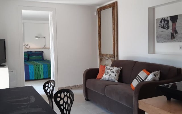 Plaisirs et Sérénité, UNIQUE & Only Gay, APPARTEMENT avec piscine jard - Photo 10