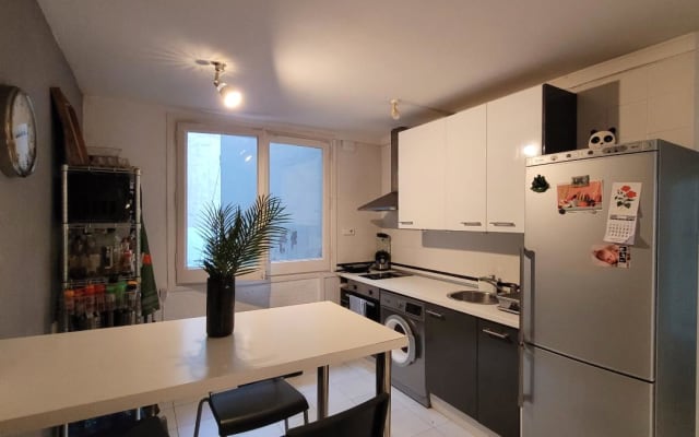 Quarto duplo + casa de banho privativa no centro da cidade / Plaza...