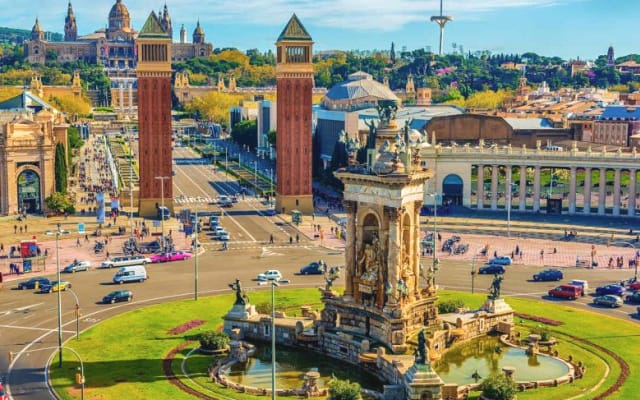 Quarto duplo + casa de banho privativa no centro da cidade / Plaza...