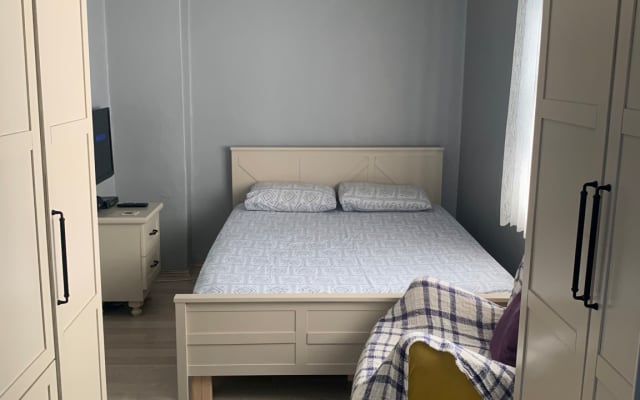 Habitación privada en apartamento con entrada privada en Estambul/Bakır