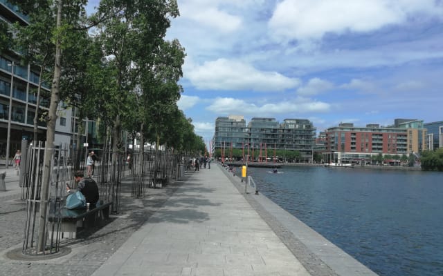 Double Room in City Centre - Finance and Tech District - Picture 8