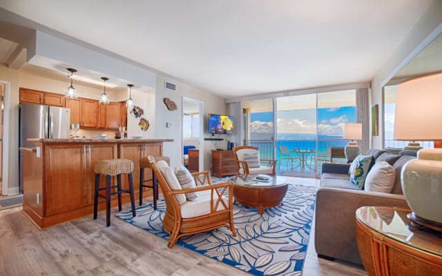 GO GIRL!  PENTHOUSE OCEANFRONT, work it Maui Style.