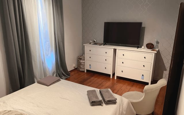 SCHÖNES ZIMMER IN DER NÄHE VON CLOT/ARAGO