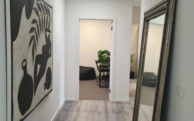 Spacious and private room in great location - Picture 8