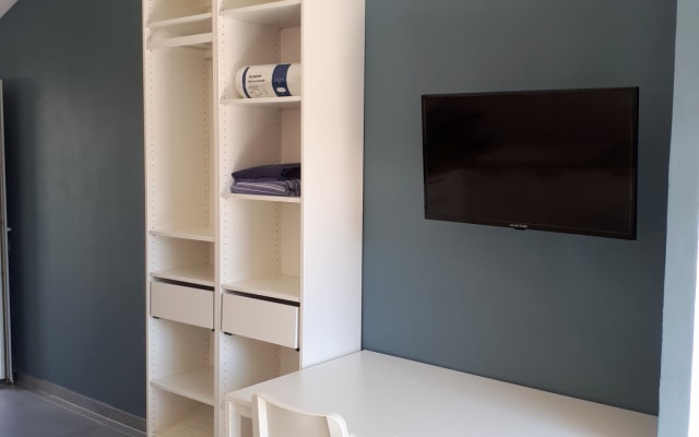 renovated studio with parking