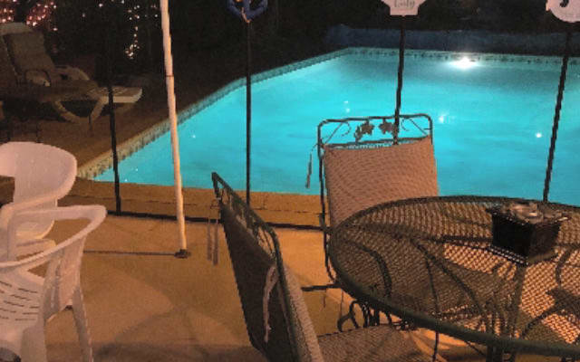 COZY OASIS IN VALLEY GLEN - Picture 21