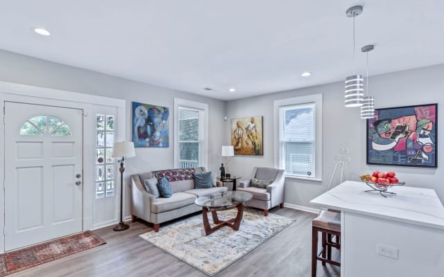 Beautiful Artsy Bungalow