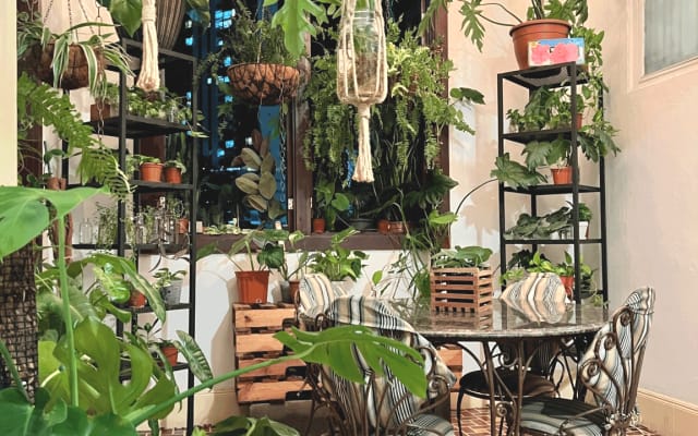 Quarto Corotú num apartamento histórico com terraço e jardim