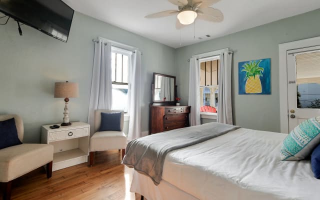 Dawn Sunrise View - 1BR/1BA King Suite with Balcony 160 steps to Beach