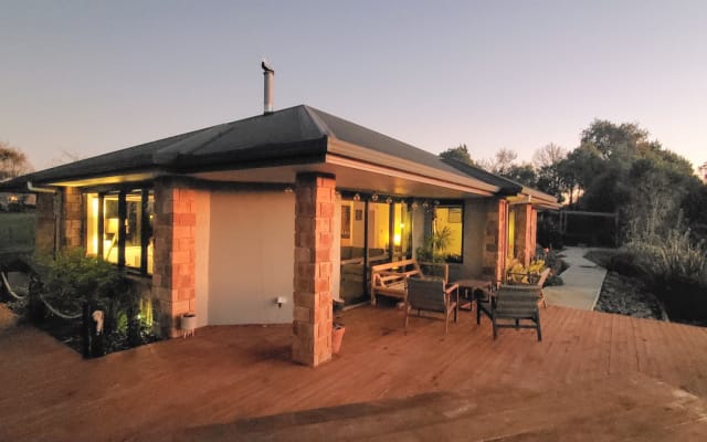 Peaceful rural location yet conveniently close to Hamilton.