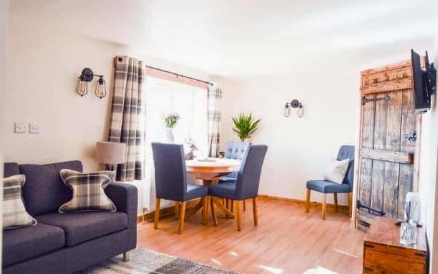 2 beautiful one bedroom cottages
