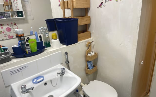 Room in Raynes park/Wimbledon area