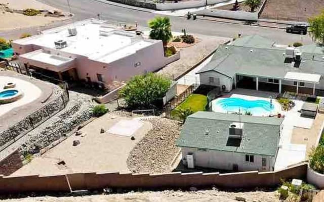 Entire Property Relax Pool Jacuzzi 3 Master Suites bonus Casita WiFi