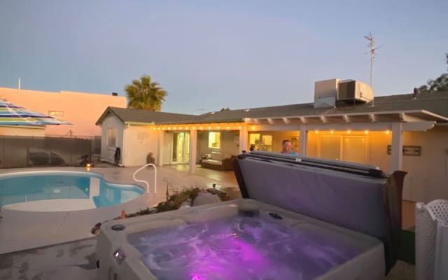 Entire Property Relax Pool Jacuzzi 3 Master Suites bonus Casita WiFi