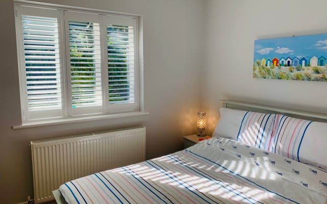 Chambre double lumineuse avec salle de bains privative, petit déjeuner 