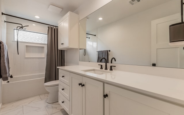 Modern 3BR/2BA House in Central OKC - Picture 7