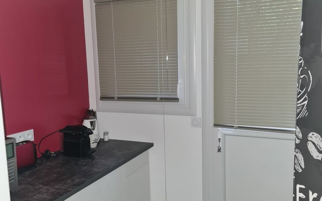 studio with dining area, wc and private bathroom