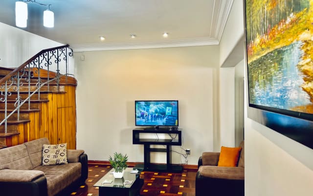 Belle maison de 3 chambres et 3,5 salles de bain dans le quartier de...