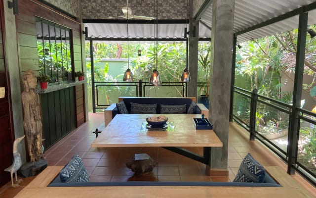 A private cost villa with pool - Picture 9