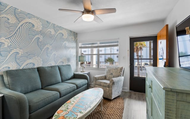 Newly Remodeled Condo, steps from the beach!Welcome to Funshine Sunset