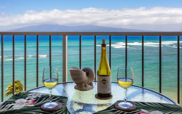 GO GIRL!  PENTHOUSE OCEANFRONT, work it Maui Style.