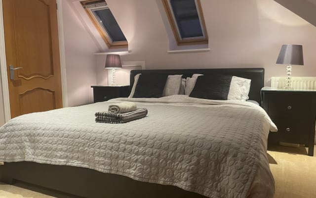 Ironbridge / Telford - Chambre avec salle de bain et lit superking