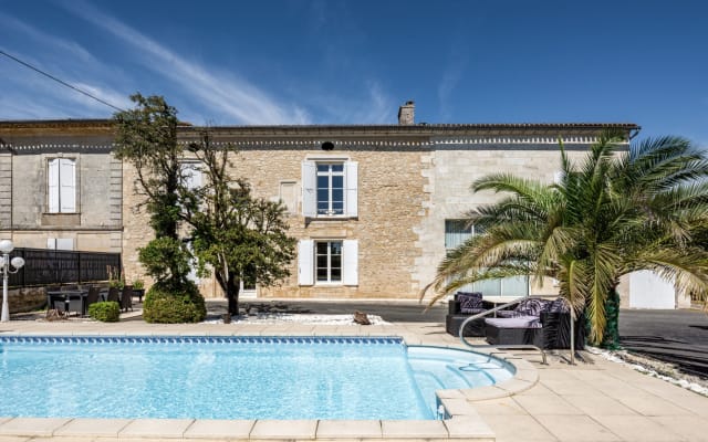 3 guest rooms with heated pool.