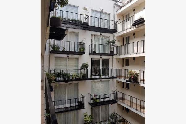 Gemütliches Zimmer in einem Boutique-Gebäude mit Aufzug